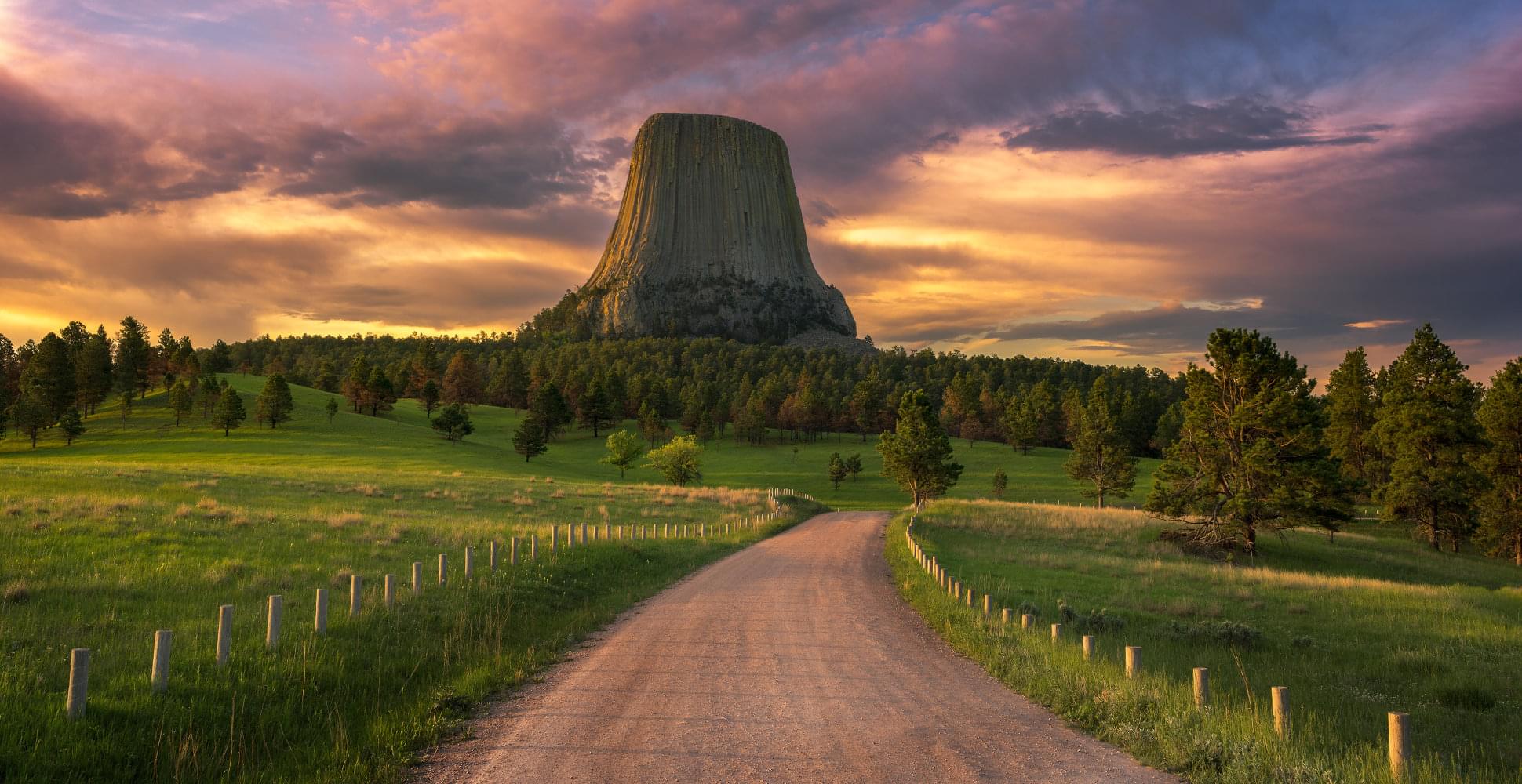 devil's tower on a cloudy day in wyoming